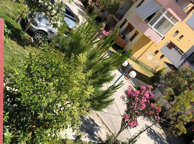 Eldi's Golem (Tirana)