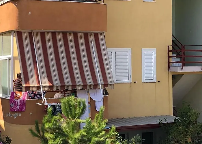 Eldi's Golem (Tirana)